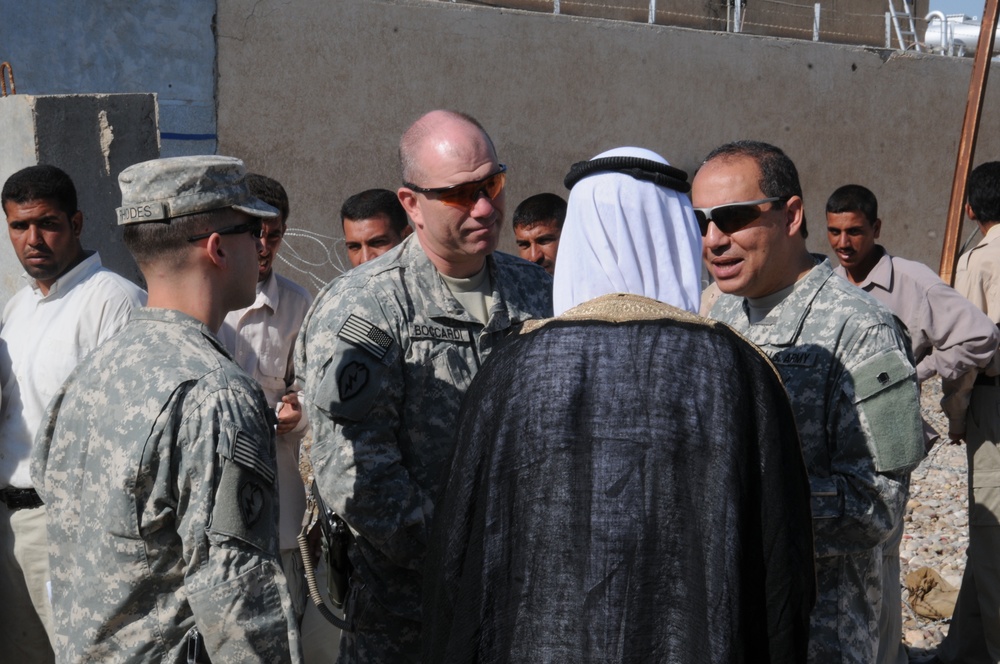Sons of Iraq receive checks during Iraqi government-sponsored payday