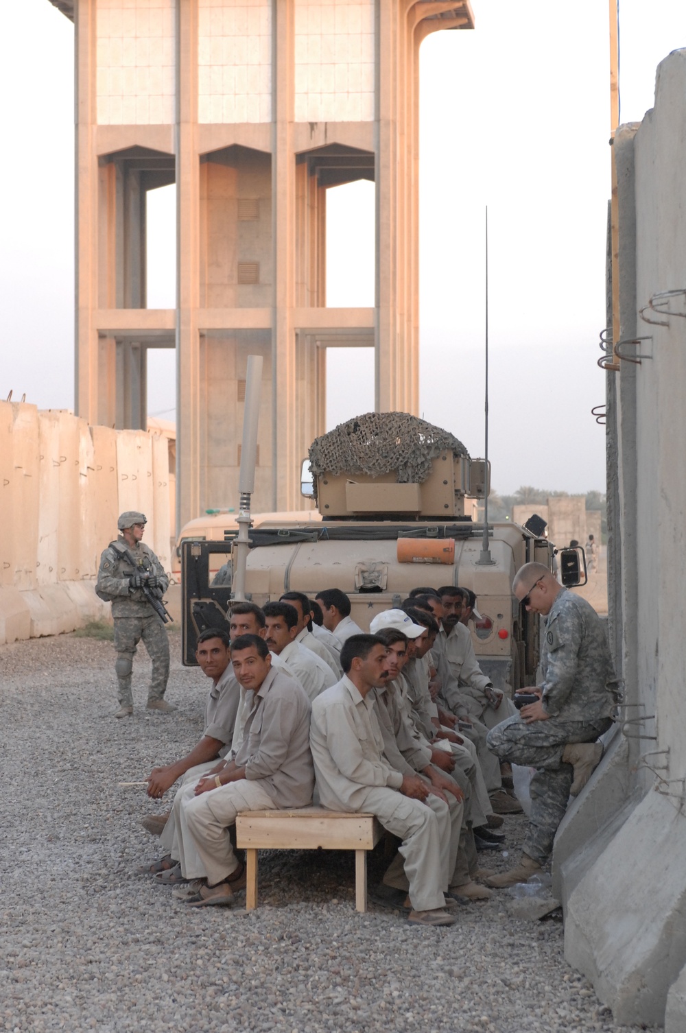 Sons of Iraq receive checks during Iraqi government-sponsored payday
