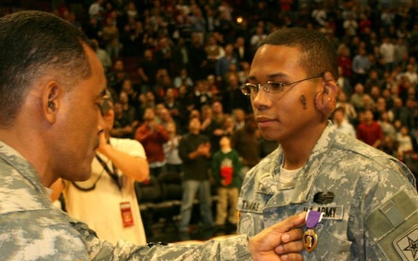 Soldiers Recognized during the Chicago Bulls Veterans Day Game