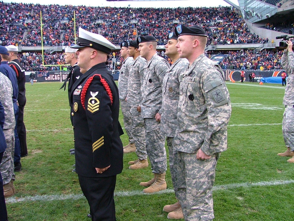 Soldiers and Other Service Members Recognized at the Chicago Bears Veterans Day Game