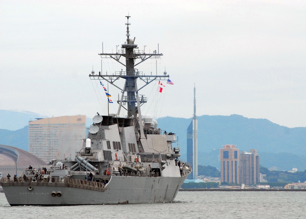 USS Curtis Wilbur departing Japan