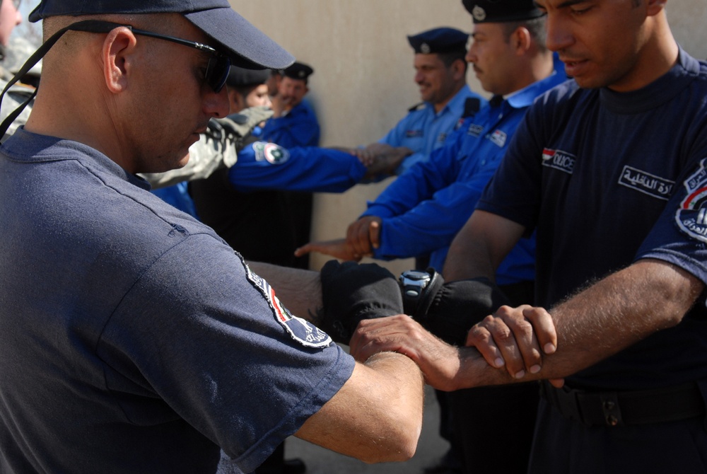 Iraqi Police: Armed with combat life saving skills