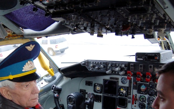 Kyrgyz War Heroes, Manas Airmen Enjoy Veterans Day Together