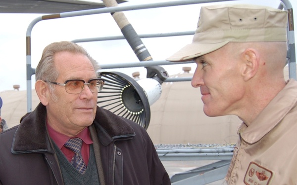 Kyrgyz War Heroes, Manas Airmen Enjoy Veterans Day Together