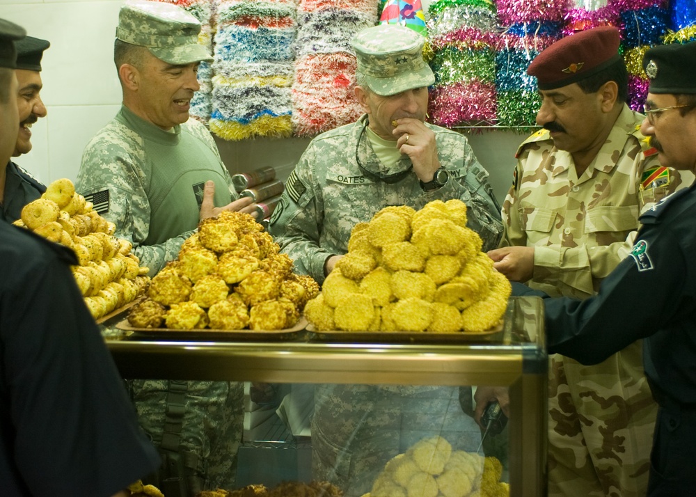 Generals take in sights of al Kut