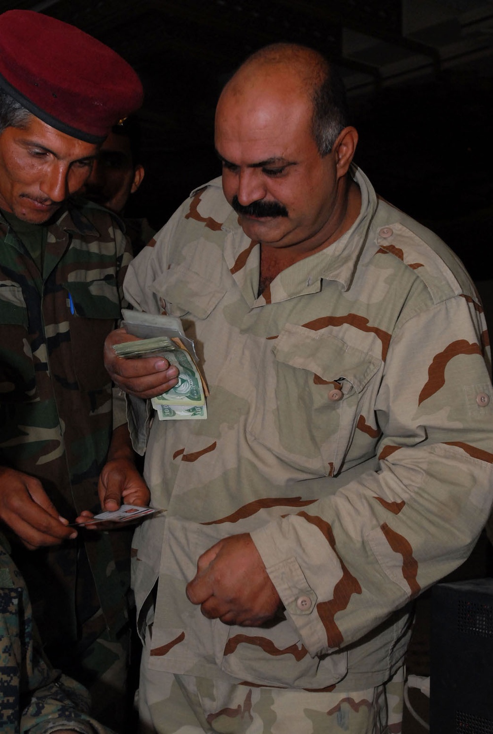 Government of Iraq makes first Sons of Iraq payment in Adhamiyah