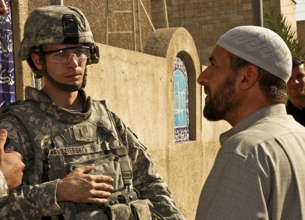 10th Cavalry Soldiers, Iraqi police deliver humanitarian aid in Ameriyah