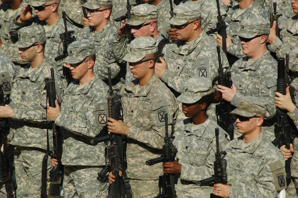 Patriot Soldiers honor Veterans Day remembrance with mass re-enlistment