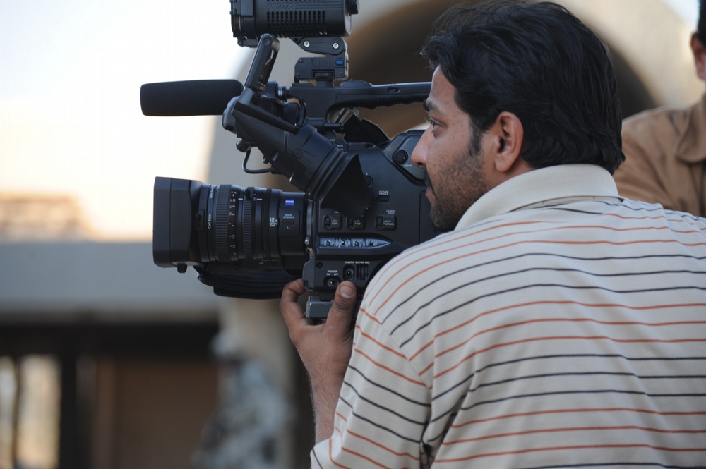 Iraqi camera crew films video in Salman Pak