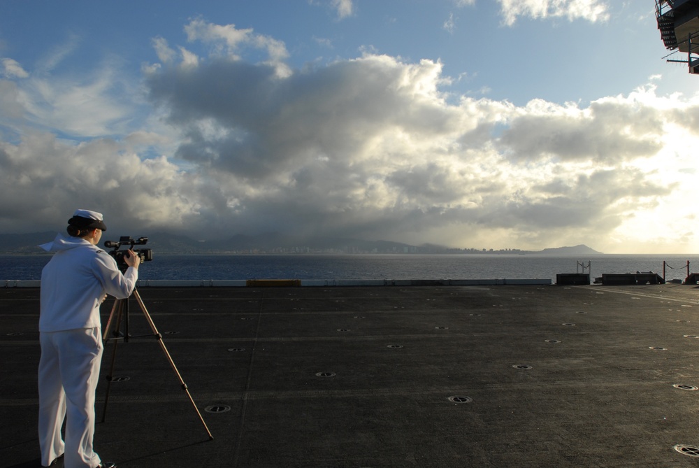 USS Ronald Reagan in Pearl Harbor