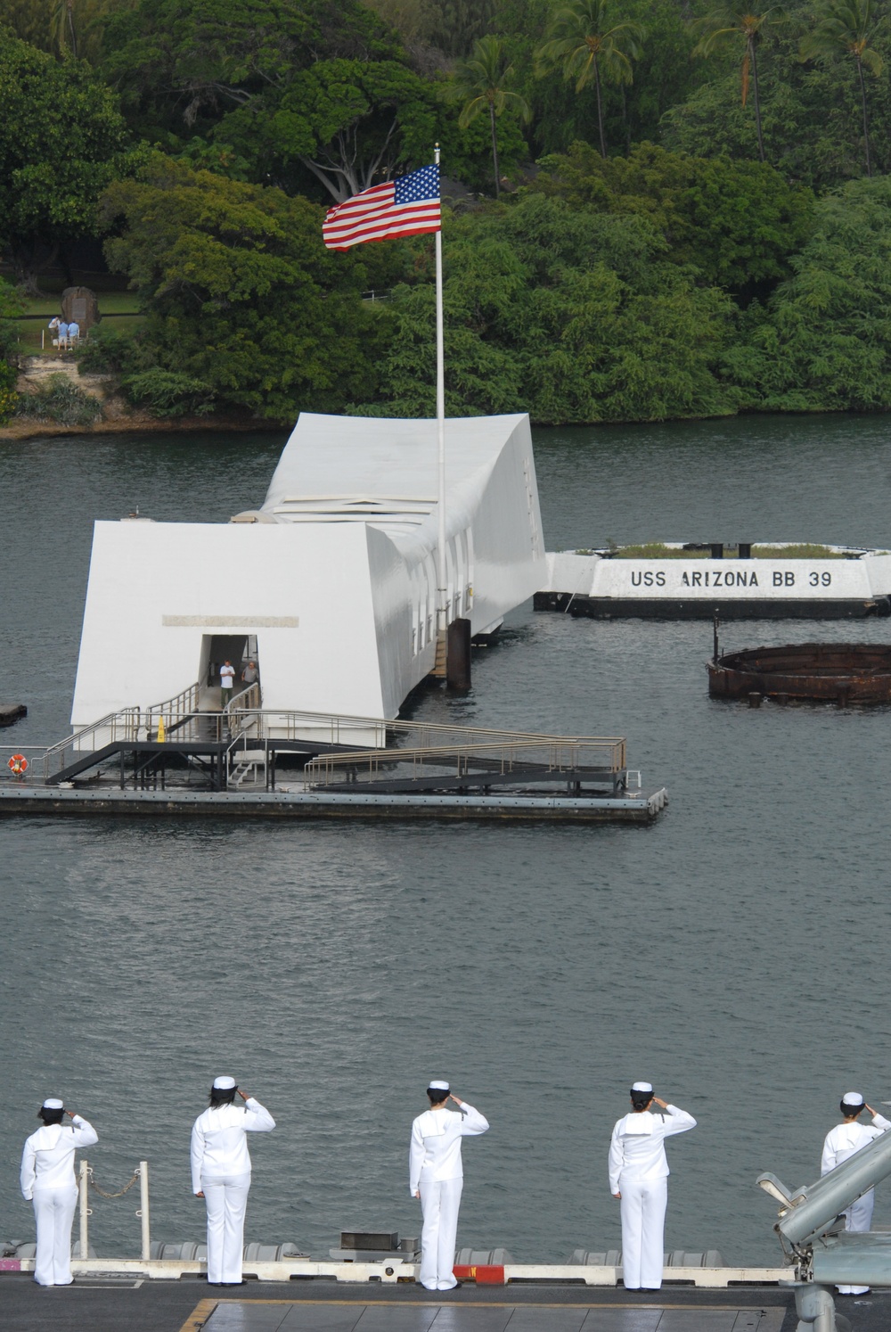 USS Ronald Reagan in Pearl Harbor