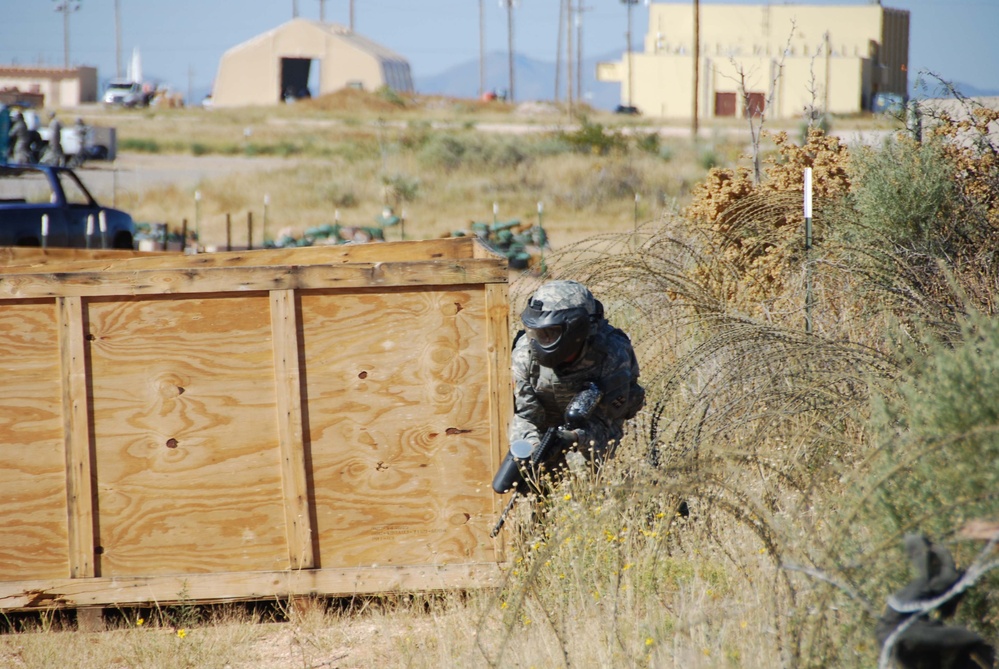 Division West 5th Armored Brigade trains Delaware National Guard unit headed for Iraq - 261st Tactical Theater Signal Brigade receives hands on training