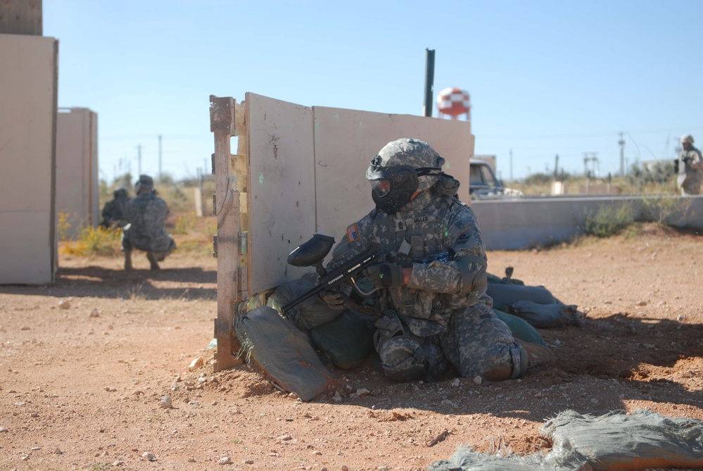 Division West 5th Armored Brigade trains Delaware National Guard unit headed for Iraq - 261st Tactical Theater Signal Brigade receives hands on training