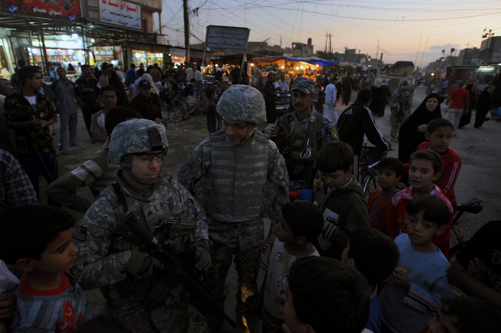 Walking patrol in Shurta market