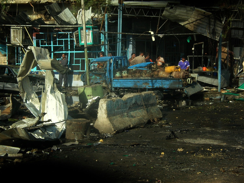 Multi-National Division - Baghdad Soldiers reach out to local businesses