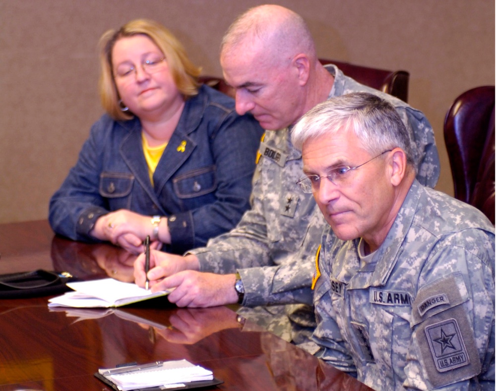 Gen. Casey focuses on Army families during First Team visit