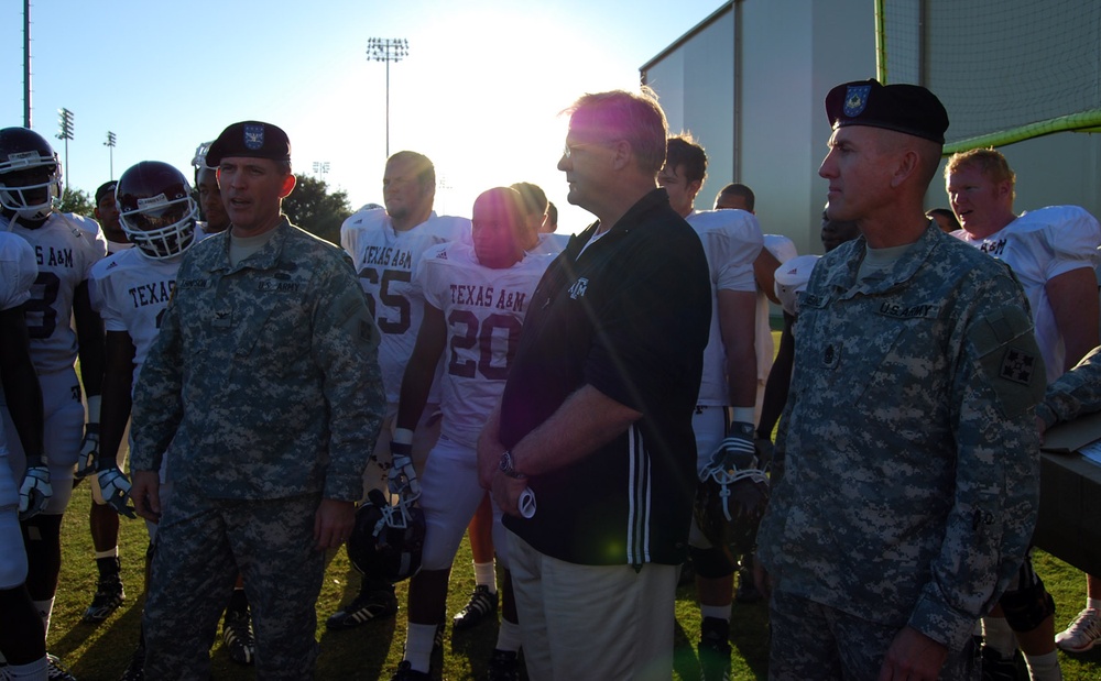 4th Infantry Division Rear-D commander speaks with Texas A