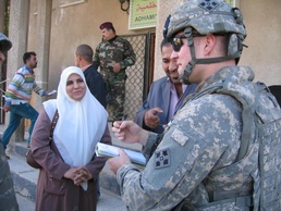 Iraqi widows receive food bundles from local leaders