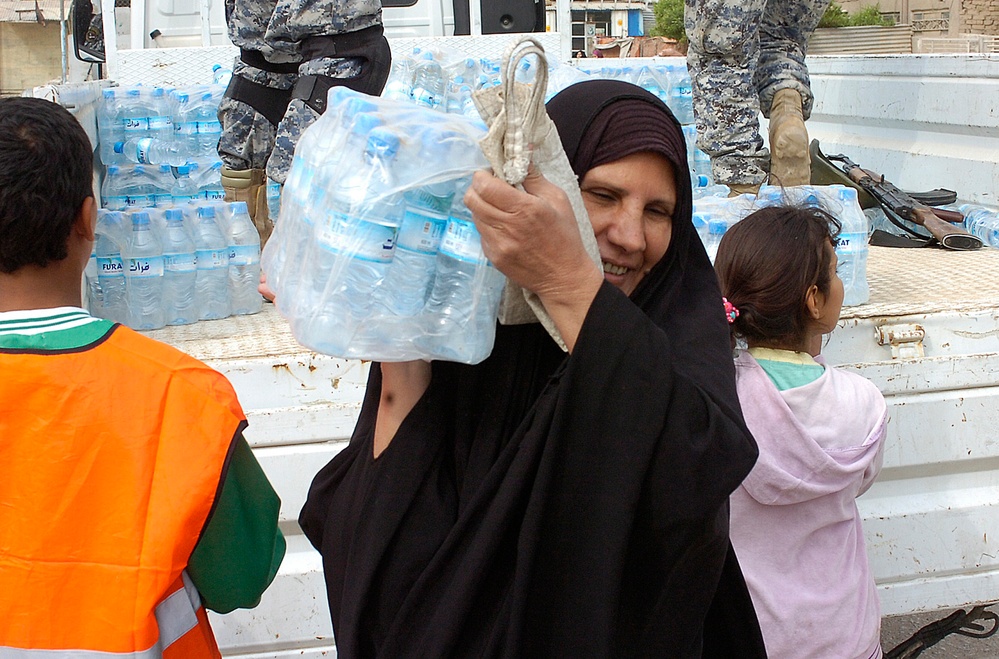 Iraqi police, Multi-National Division – Baghdad Soldiers provide humanitarian aid to those needing assistance in 9 Nissan