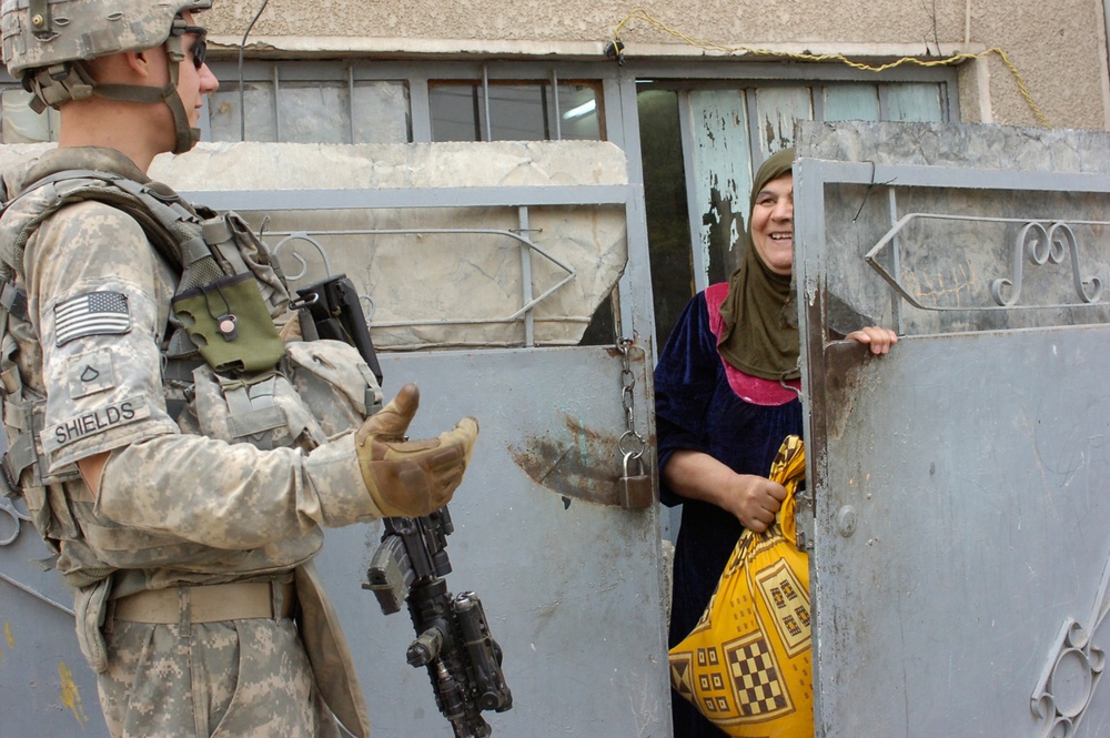 Iraqi police, Multi-National Division - Baghdad Soldiers provide humanitarian aid to those needing assistance in 9 Nissan
