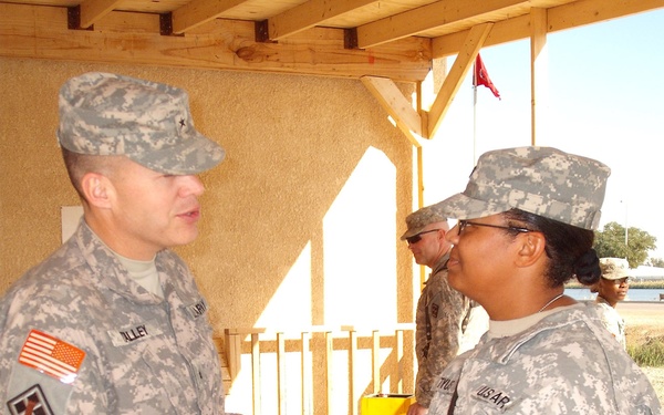 Soldier raises hand for service