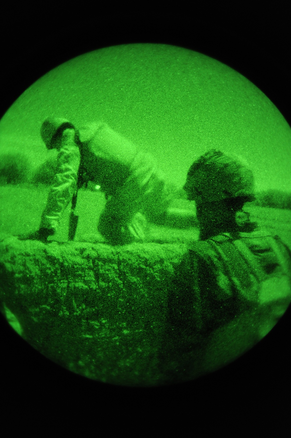 Iraqi army, U.S. Soldiers conduct overnight raid in Rowad