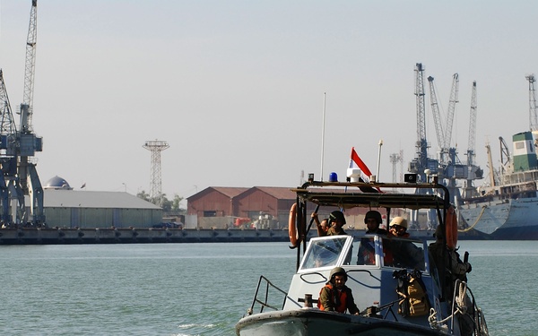River patrol in Basra