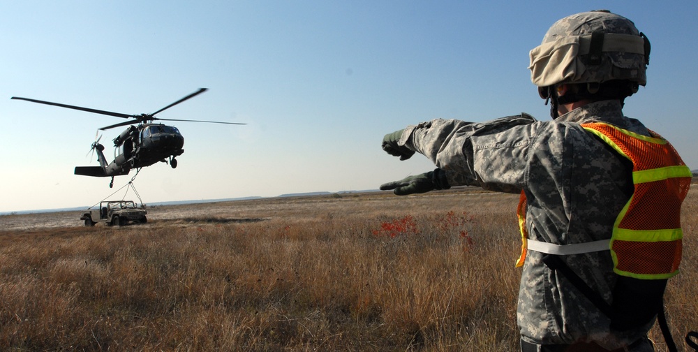 15th Sustainment Brigade schools Soldiers on sling load