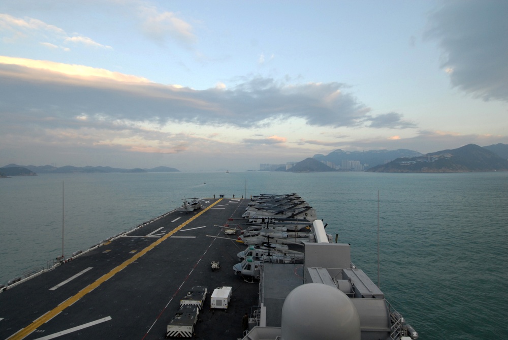 USS Essex arrives in Hong Kong for port visit