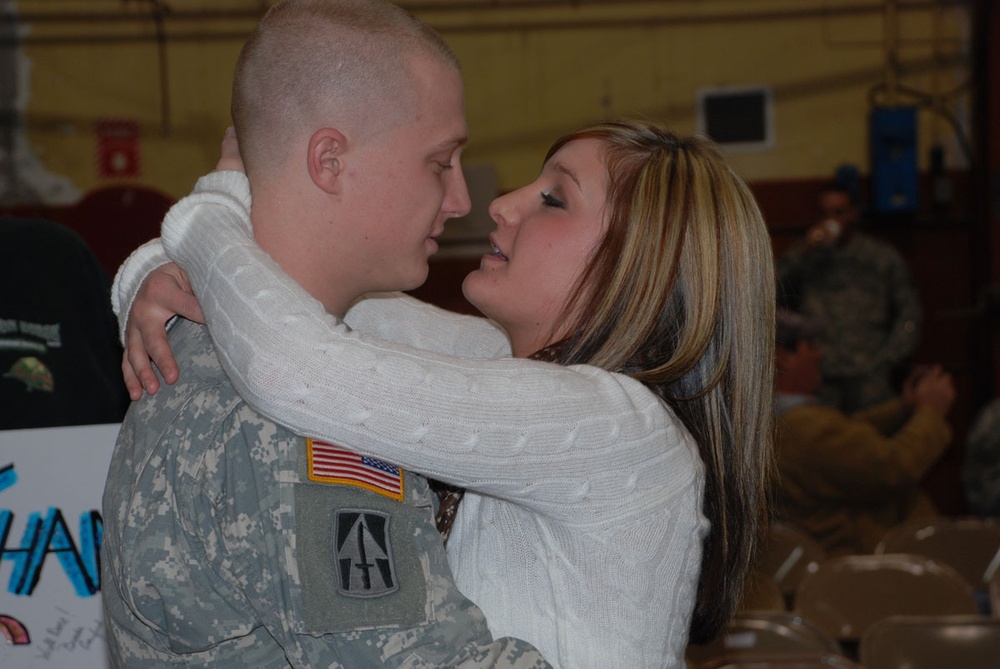 Soldiers brave cold weather, arrive in Indiana