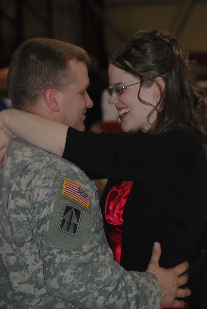 Soldiers brave cold weather, arrive in Indiana