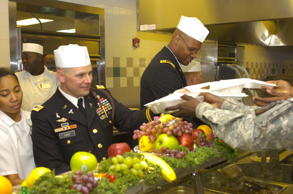 DVIDS - Images - Senior Leaders Serving Thanksgiving Meal to 3rd ...
