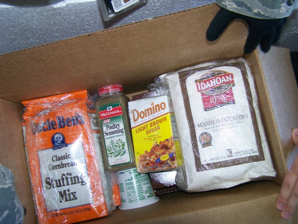 Manas Helps Airmen in Turkmenistan Celebrate Thanksgiving