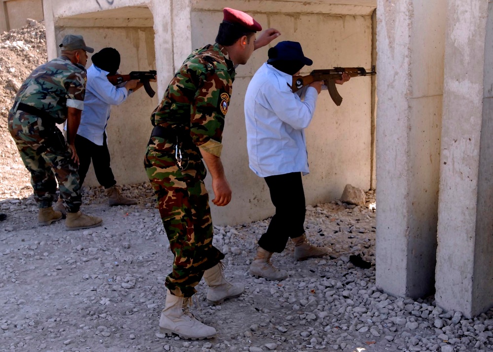 Iraqi Police recruits on target