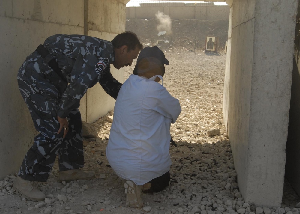 Iraqi Police recruits on target