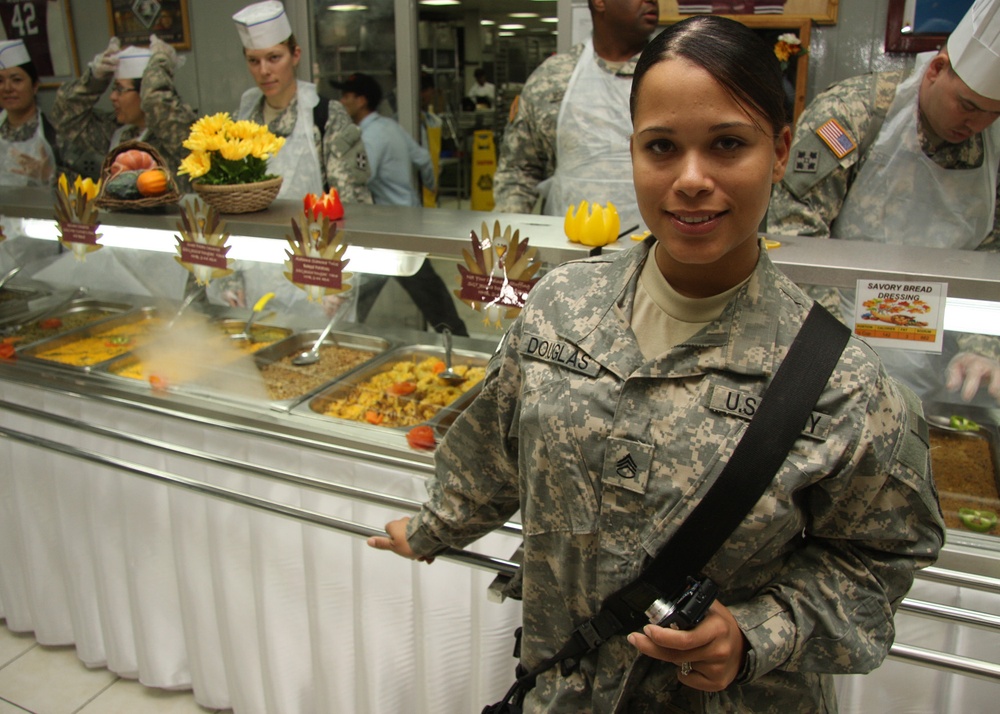 Soldiers' recipes spice up Thanksgiving  meal at Ironhorse Oasis