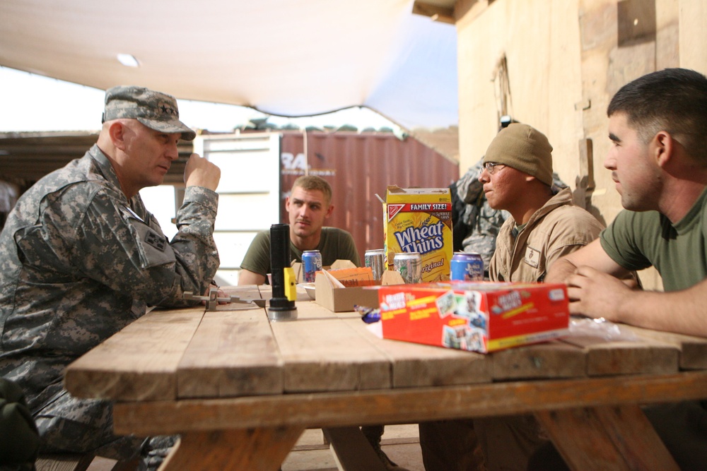 Multi-National Forces–Iraq commander spends Thanksgiving with Ramadi troops