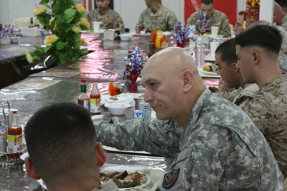 Multi-National Forces-Iraq commander spends Thanksgiving with Ramadi troops