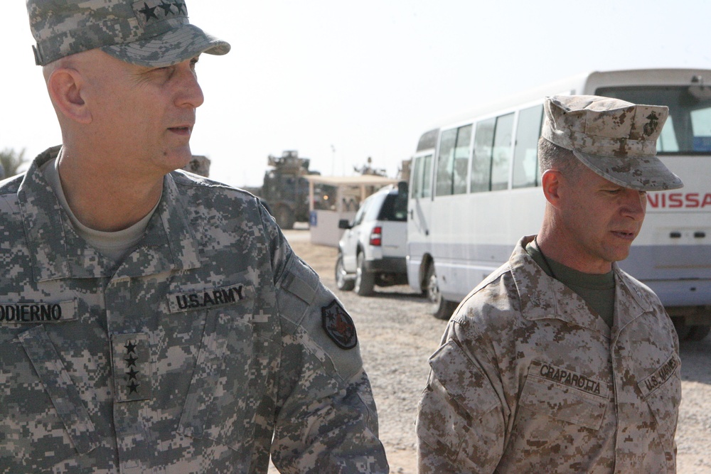 Multi-National Forces-Iraq commander spends Thanksgiving with Ramadi troops