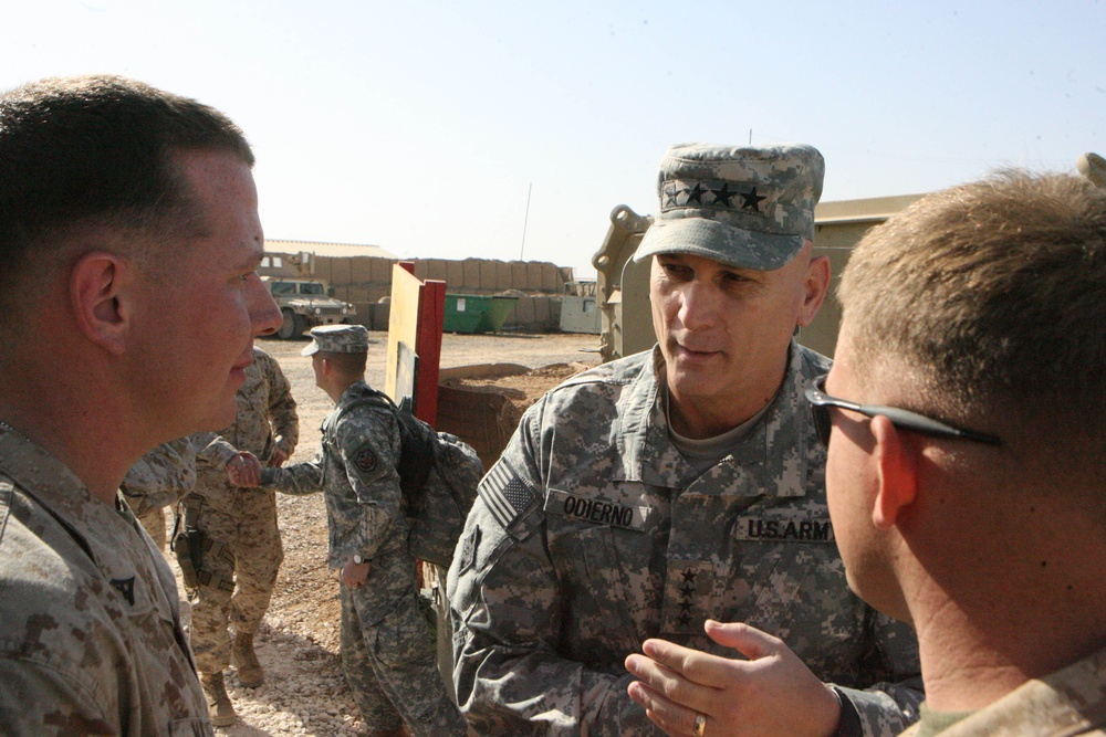 Multi-National Forces-Iraq commander spends Thanksgiving with Ramadi troops