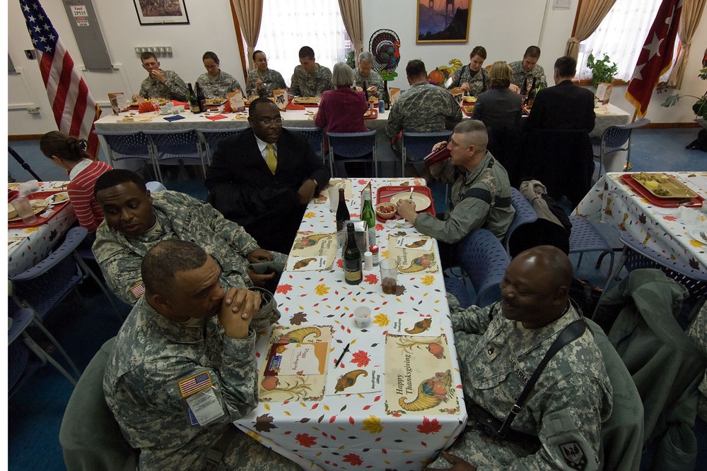 General Craddock visits Kosovo Forces for Thanksgiving Dinner