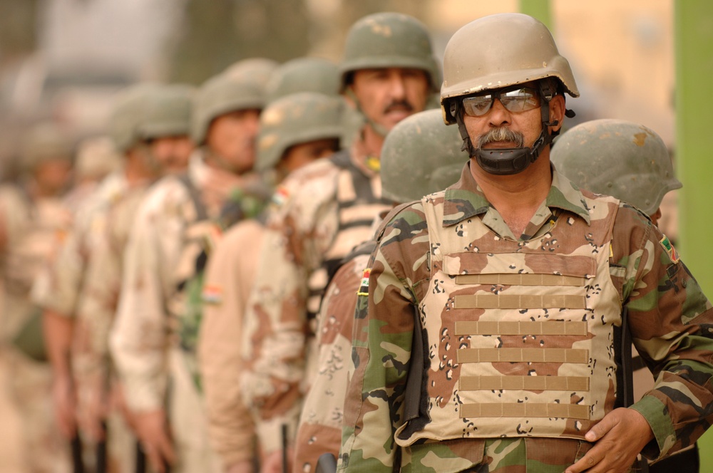 Iraqi Sergeants Major Train With M-16 rifle