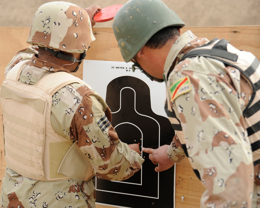 Iraqi Sergeants Major Train With M-16 rifle