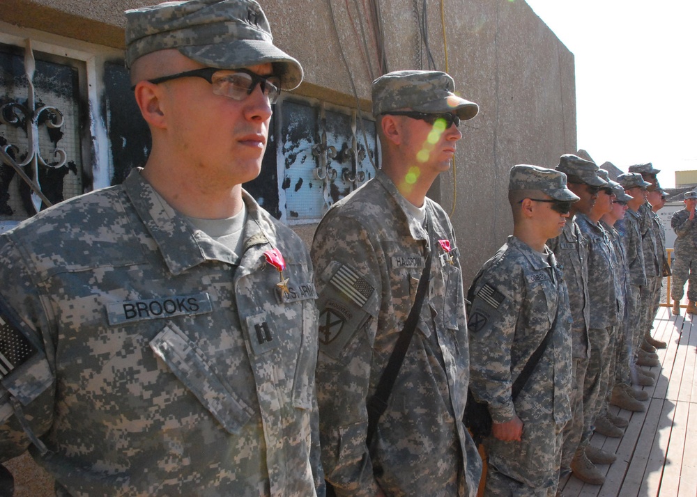 Multi-National Division - Baghdad Soldiers awarded Bronze Star with 'V' device