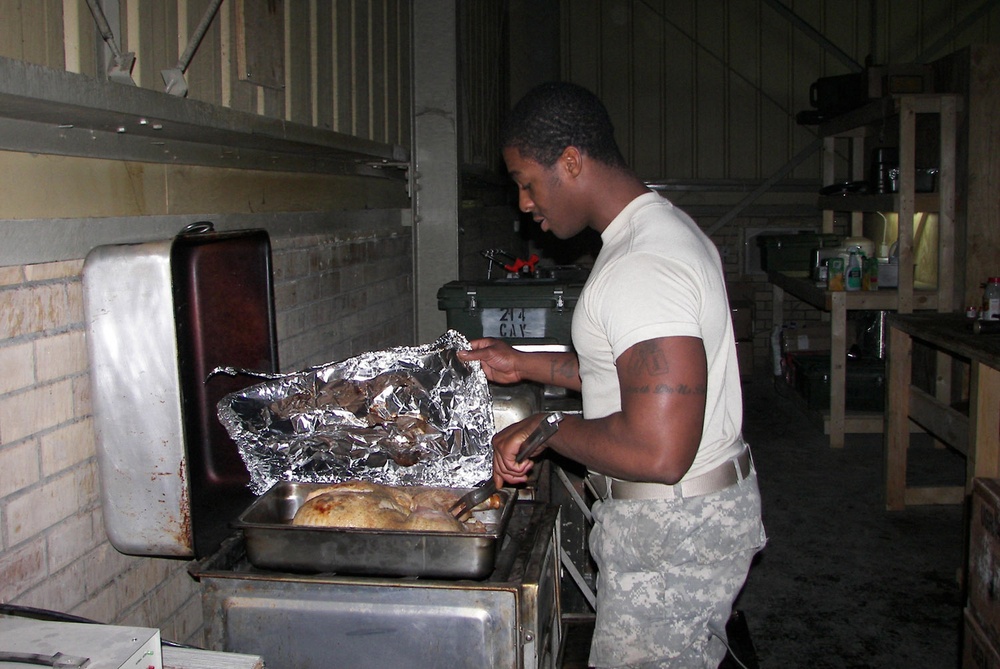 Forward Area Support Team cooks ensure Soldiers eat well