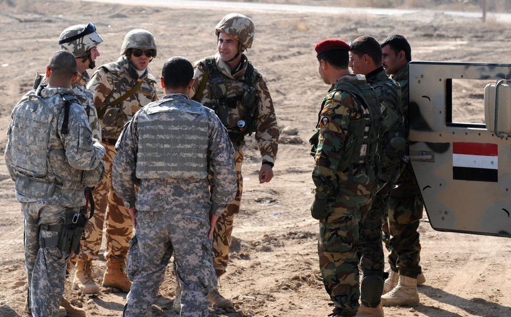 Iraqis, Romanians, Americans build artillery skills