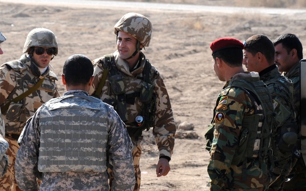 Iraqis, Romanians, Americans build artillery skills