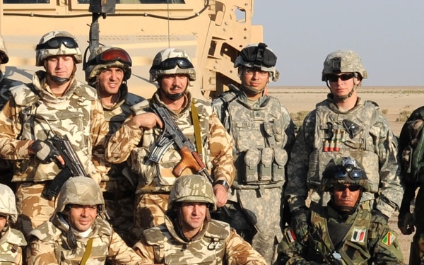 Iraqis, Romanians, Americans build artillery skills