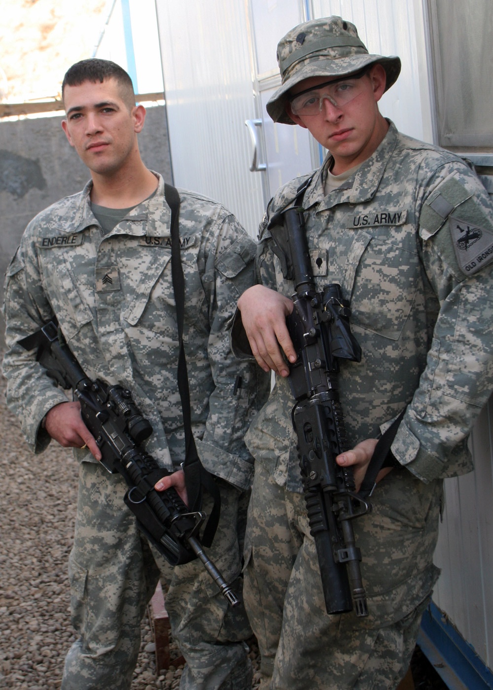 Soldiers give thanks for meal, buddy