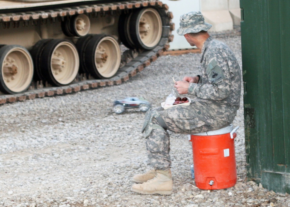 Soldiers Give Thanks for Meal, Buddy